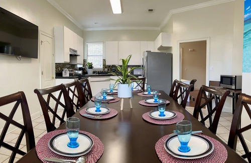 Long Beach House | GaMe RoOm, Sleep 12, Colorful Back Yard, Beach(A)