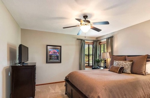 Prairie Point-Wildberry House | ⭐️ Game Room ⭐️ Steam Shower ⭐️Great Patio⭐️