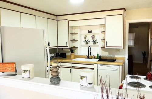 Fayetteville House | Gameroom/Fenced/Screen Deck with Ping Pong 3BR 2BT