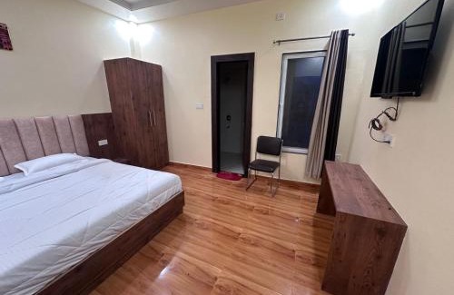 Naini Hotel | Ganga Yamuna View