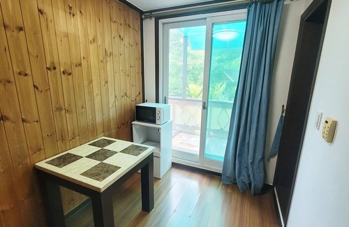 Oeseo House | Gapeong Eoneunal Spa Pet Pension