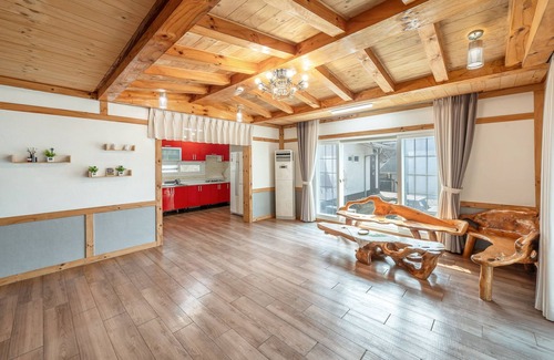Oeseo House | Gapyeong Iris Pension