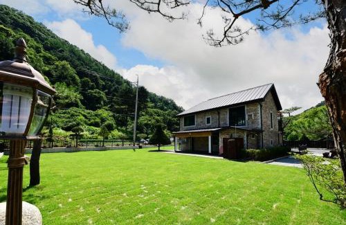 Gapyeong House | Gapyeong La Vie En Rose Private Pension