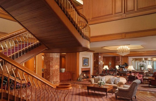 Downtown Salt Lake City Hotel | Garden 2 Queens, Little America, Year-round Pools, Bar, Proximity to Airport