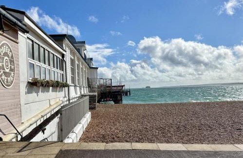 Southsea Apartment | Garden Apartment by the Pier