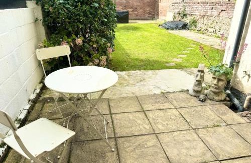Southsea Apartment | Garden Apartment by the Pier