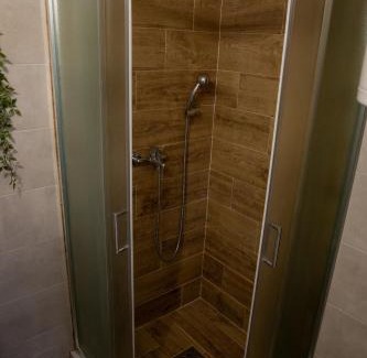 Kraljevo Apartment | Garden apartment & parking