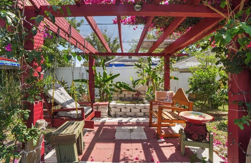 Tampa House | Garden Breeze Retreat