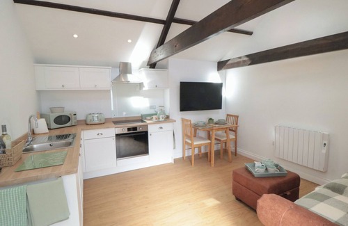 Scalby Cottage | GARDEN COTTAGE, romantic, with a garden in Scalby