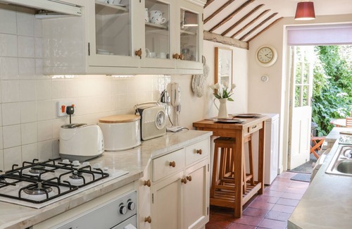 Ludwel Cottage | GARDEN COTTAGE, with open fire in Ludlow