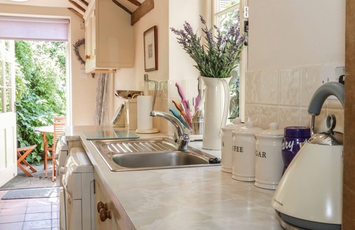 Ludwel Cottage | GARDEN COTTAGE, with open fire in Ludlow