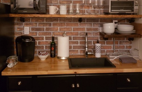 Skyland Villa | Garden flat. Perfect for a couple. 6 mi to downtown and Biltmore Village
