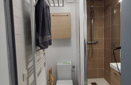 Istres Apartment | Garden-floor studio with air-conditioning.