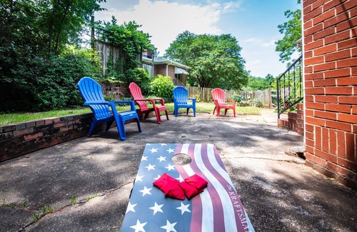 Glen Iris House | Garden Haven - Family/WiFi/Fenced Backyard/Pets