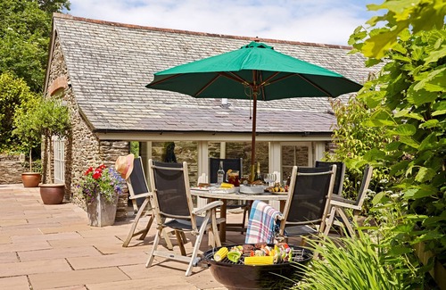 Totnes Cottage | GARDEN HOUSE, family friendly, with pool in Cornworthy
