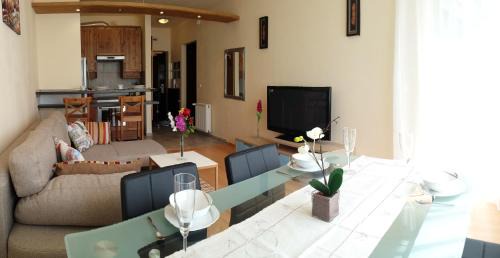 Csarnok negyed House | Garden House