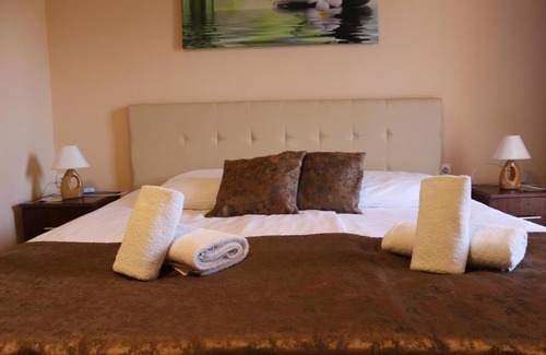 Apatin Bed & Breakfast | Garden House
