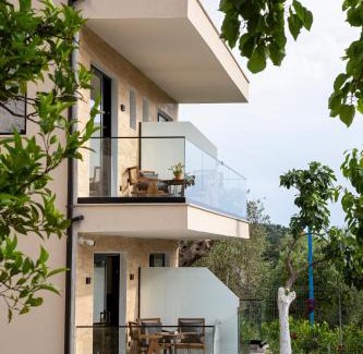 Himare Hotel | Garden Inn