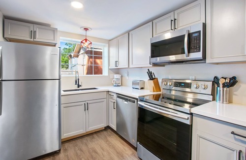 Central City Condo | Garden Level Dog-Friendly Cottage | Downtown Pensacola | My Beach Getaways
