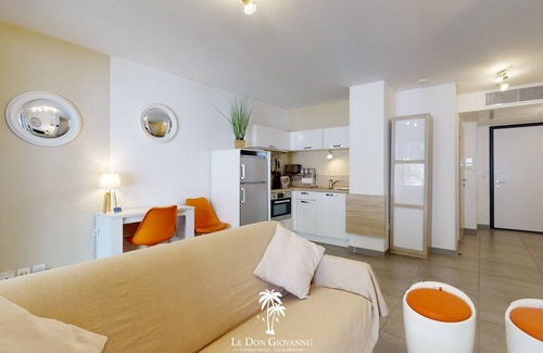 Carqueiranne Apartment | Garden level studio 500m from the port, beaches and shops