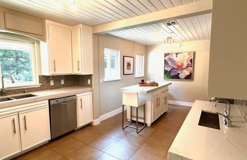 Carmichael House | Garden Oasis Contemporary Condo