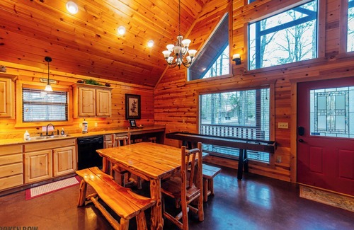 Broken Bow Cabin | Garden Of Eden: 4 BR + Loft, 2 Bath, Sleeps 10
