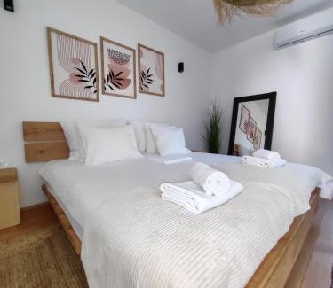 Banja Luka Apartment | Garden Relax Bungalow "Deluxe Hotel Rooms, Pool, Parking"