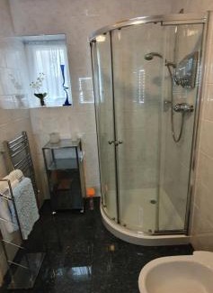 Plymouth Apartment | Garden Room
