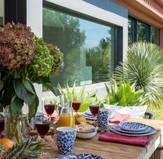 Malveira da Serra Villa | Garden Seaside Villa by CadenzaLux