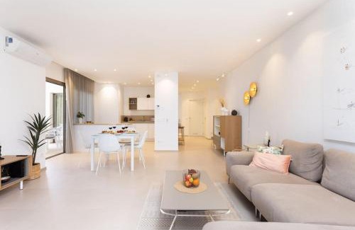 Palm-Mar Apartment | Garden Serenity Retreat And Workspace With Heated Pools And Gym