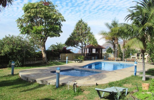 Tazacorte Apartment | Garden studio with pool and sea view