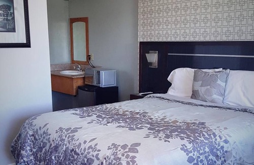 Pinedale Hotel | Garden View Inn