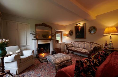 Edensor House | Gardeners Cottage near Chatsworth House