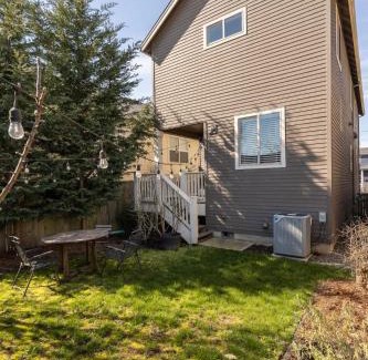 King House | Garfield 2BR - New Build - Foodie-Friendly Stay