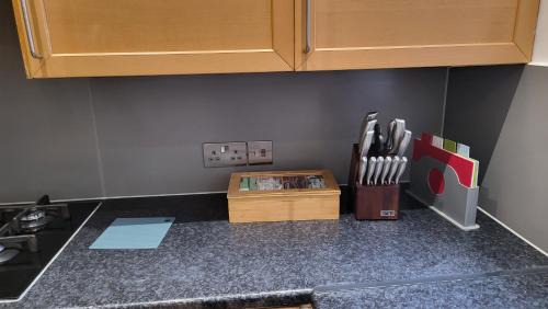 Finchley Apartment | Garland Spacious 4 Bedroom House With Garden And Parking