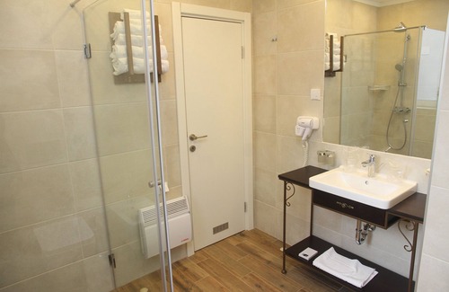 Leon Hotel | Garni Hotel Dum