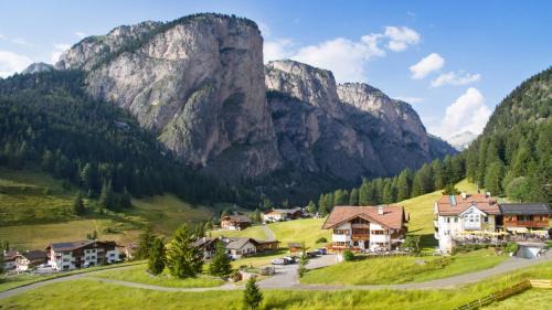 Selva di Val Gardena Hotel | Garni Hotel Rosengarten B&B