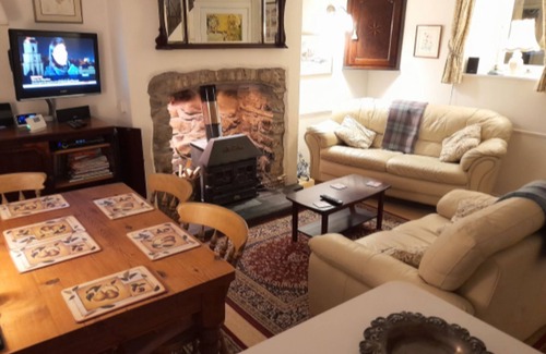 Conwy Cottage | Garreg Lwyd Cottage: Charming Historic Cottage in Medieval Conwy