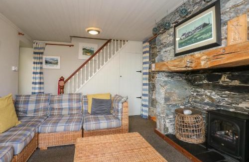 Borth-y-Gest House | Garth Cottage