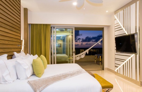 Downtown Cancun Resort | Garza Blanca Cancun 1 BR AMAZING Views and Food!