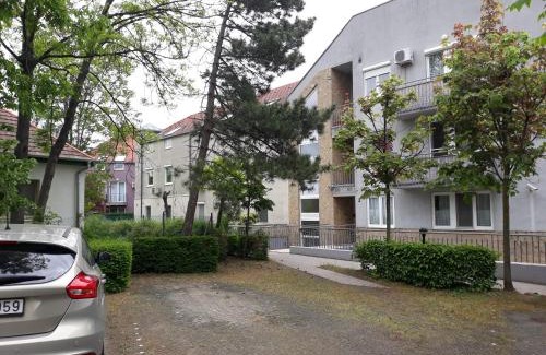 District XXII Apartment | Garzon