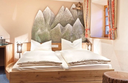 Flintsbach A. Inn Hotel | Gasthof Falkenstein & Metzgerei Schwaiger