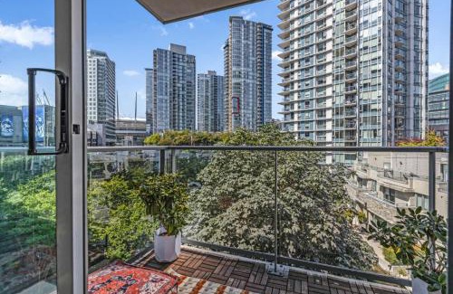 Crosstown House | Gastown Downtown Apartment very central