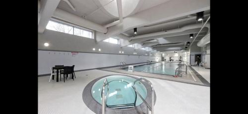 Crosstown House | Gastown Downtown Apartment very central
