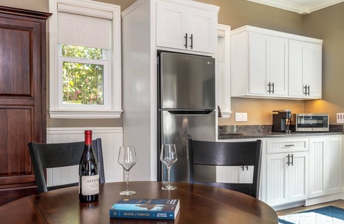 Santa Ynez Cottage | Gastro HQ: Luxe Studio, Walk To Best Restaurants, L2EV, Sleeps 4, Unit 5 Madera