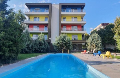 Otopeni Apartment | Gate 35 Airport Stay Pool Access Self Check-in 5 min from OTP AIRPORT
