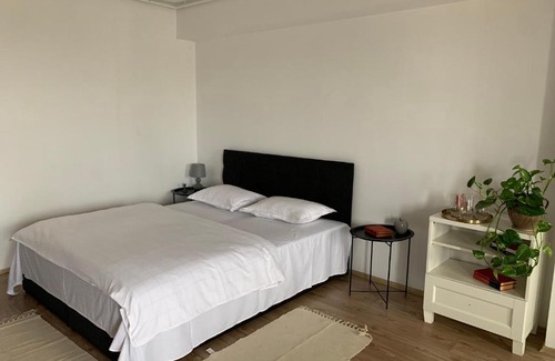 Otopeni Apartment | Gate 35 Airport Stay Pool Access Self Check-in 5 min from OTP AIRPORT