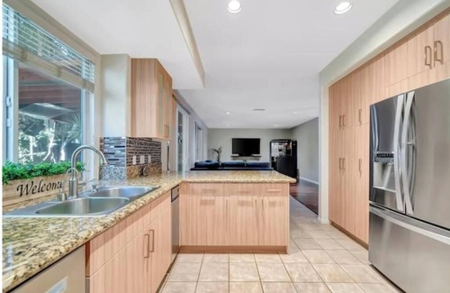 Tarzana House | Gated 5BR Villa on Private Street - Great Location