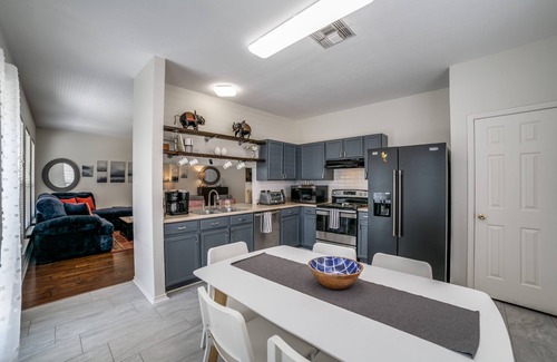 Far North Central House | Gated Community NEISD 30+ nights Stone Oak Hospitals AIR FORCE Lackland BMT ARMY