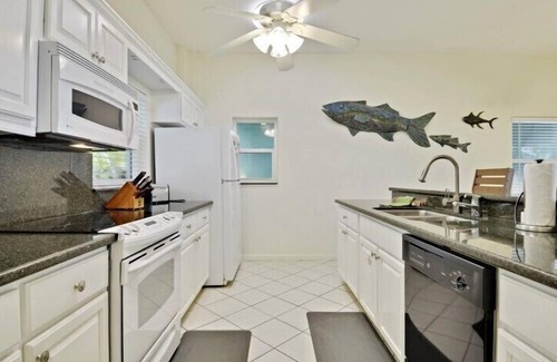 Islamorada Apartment | Gated Estate Duplex on the Bay with dockage